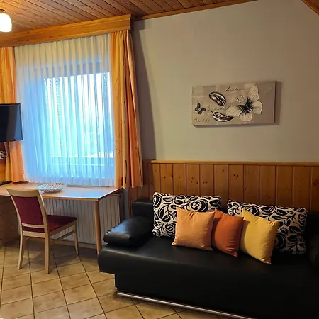 Gaestehaus Kreischberg - Mayer Pensión 3*